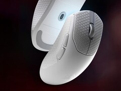 Bezprzewodowa mysz do gier Corsair Sabre V2 Pro Ultralight w kolorze białym z dołączoną taśmą do chwytania. 