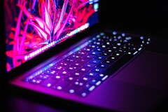 Apple opracowuje klawiaturę do MacBooka z diodami mini-LED umożliwiającymi dynamiczne dostosowywanie podświetlenia. (Źródło zdjęcia: Irving Marca)