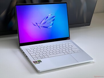 Asus ROG Zephyrus G14. (Źródło zdjęcia: Andreas Osthoff/Notebookcheck)