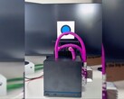 Urządzenie Steam Machine zmodyfikowane przy użyciu elementów chłodzenia wodnego.