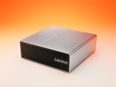 Lenovo SFF RTX Spark ma minimalistyczne, dwukolorowe wykończenie.