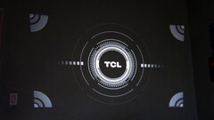 TCL C1 automatycznie ustawia ostrość za pomocą obrazu promieniujących linii. (Źródło obrazu: Notebookcheck)