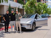 Tesla Model Y to pierwszy w historii pojazd, który został dostarczony autonomicznie (źródło zdjęcia: Tesla)