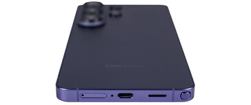 Dół: SIM, mikrofon, USB, głośnik