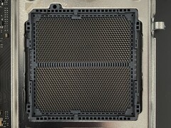 Gniazdo AM5 firmy AMD pokazujące układ pinów i gęstość. (Źródło obrazu: Wikipedia)