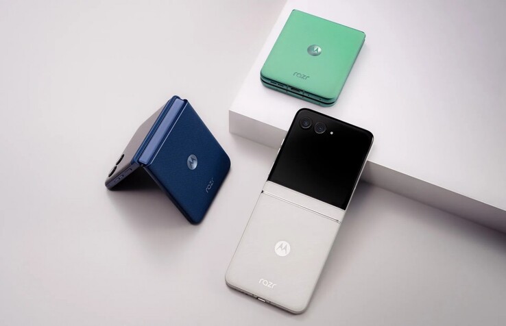 Motorola Razr 60 jest dostępna w kolorach Pantone Gibraltar Sea, Pantone Spring Bud i Pantone Lightest Sky (źródło zdjęcia: Motorola)