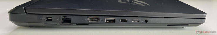 Po lewej: zasilacz, Ethernet (2,5 GBit/s), HDMI 2.1 FRL, USB-A 3.2 Gen 2 (10 GBit/s), 2x USB-C 4.0 z Thunderbolt 5 (120 GBit/s, DisplayPort, Power Delivery), 3,5 mm audio