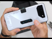 ROG Phone z 2023 r. (Źródło: JerryRigEverything via YouTube)