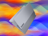 Lenovo nadal sprzedaje ThinkBooka 16 Gen 9 tylko w szarym wykończeniu.