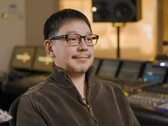 Hitoshi Sakimoto przy swoim stanowisku mikserskim w Basiscape, studiu, które założył w 2002 roku.