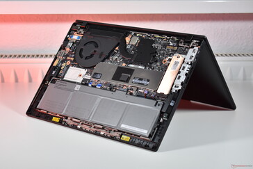 Lenovo ThinkPad P14s Gen 6 AMD: elementy wewnętrzne