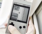 Urządzenie „The Paper Boy S3” emuluje gry na konsolę Game Boy na ekranie dotykowym typu E Ink.