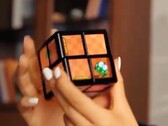 WOWCube ma 24 małe ekrany i jest dostarczany z kilkoma grami logicznymi (źródło obrazu: Cubios)
