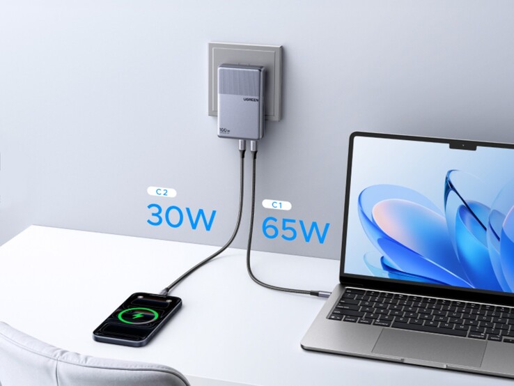 Smukła ładowarka Ugreen Nexode Air 100 W do ładowania dwóch urządzeń.
