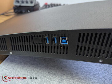 Wejścia: 2x USB-A, 1x USB-B typu „upstream” do obsługi funkcji KVM