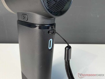 Port USB-C i pasek na nadgarstek z tyłu