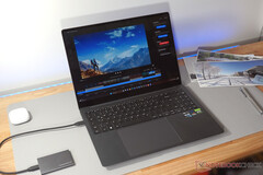 Samsung Galaxy Book4 Ultra zostanie wprowadzony na rynek z dwoma wariantami CPU/GPU (zdjęcie własne)