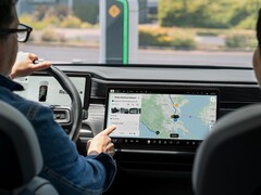 Rivian EV z uruchomionymi Mapami Google. (Źródło zdjęcia: Rivian)