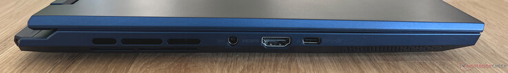 Po lewej: zasilacz, HDMI 2.1, USB-C 3.2 Gen.2 (10 GBit/s, tryb DisplayPort ALT, Power Delivery)