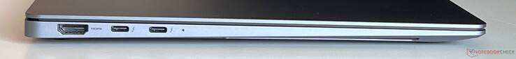 Po lewej: HDMI 2.1, 2x USB-C 4.0 z Thunderbolt 4 (40 GBit/s, DisplayPort-ALT-Mode, Power Delivery)