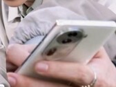 Smartfon "Reno11" na wolności(?). (Źródło: Digital Chat Station via Weibo)
