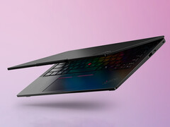 ThinkPad T14s Gen 7 firmy Lenovo, wyposażony w procesor Snapdragon X2, waży zaledwie 1,19 kg.
