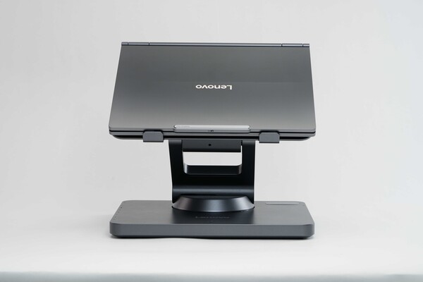 Lenovo Smart Motion Concept współpracuje z komputerem Lenovo AI PC. (Źródło zdjęcia: Lenovo)