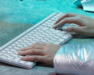 Logitech MX Keys S będzie dostępny w dwóch wariantach kolorystycznych. (Źródło obrazu: Roland Quandt &amp; WinFuture)