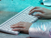 Logitech MX Keys S będzie dostępny w dwóch wariantach kolorystycznych. (Źródło obrazu: Roland Quandt &amp; WinFuture)