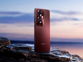 Oppo F25 Pro 5G ma opcjonalny teksturowany tył w przyciągającym wzrok czerwonym kolorze (Zdjęcie: Oppo)