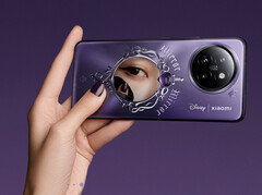 Xiaomi osadziło mały lustrzany element z tyłu CIVI 4 Pro w ramach najnowszej współpracy z Disneyem. (Źródło zdjęcia: Xiaomi)