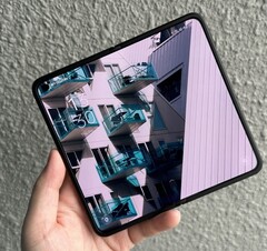Składany iPhone może przyjąć różne proporcje wyświetlacza. Na zdjęciu - Oppo Find N2 (źródło zdjęcia: Andrew Cheng, Nextrift)