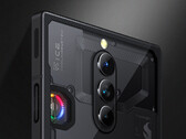 RedMagic 8S Pro w przezroczystym wykończeniu z opcjonalnym wentylatorem RGB. (Źródło zdjęcia: Nubia)
