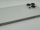 Prototyp iPhone'a z przyciskami dotykowymi. (Źródło zdjęcia: Apple Insider)