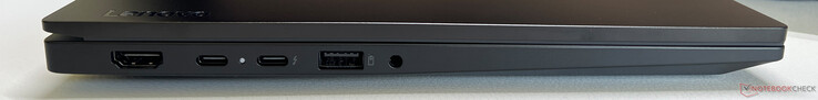Po lewej: HDMI 2.0, USB-C 3.2 Gen 2 (20 GBit/s, DisplayPort 1.4, Power Delivery 3.1), USB-C 4.0 z Thunderbolt 4 (40 GBit/s, DisplayPort 2.1a, Power Delivery 3.1), USB-A 3.2 Gen 1 (5 GBit/s, zasilane), 3,5 mm audio