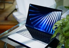 Dell XPS 13 ma przewyższać MacBooka Neo pod względem wydajności, jednak w niektórych regionach jest znacznie droższy.
