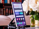 Samsung Galaxy S26 Ultra ma mieć cieńsze krawędzie ekranu niż przedstawiony na zdjęciu Galaxy S25 Ultra. (Źródło zdjęcia: Notebookcheck)