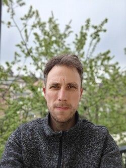 Selfie z przednim aparatem OnePlus 15T