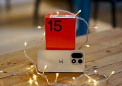 OnePlus 15 jest wyposażony w dużą baterię. Przetestowaliśmy go, aby sprawdzić, jak długi jest czas pracy na baterii. (Źródło obrazu: Notebookcheck)