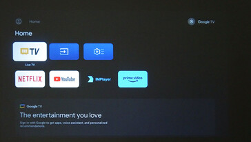 TCL C1 ma łatwe w użyciu menu główne, gdy nie jest zalogowany do Google TV. Zainstalowane są tylko trzy aplikacje streamingowe i lokalny odtwarzacz multimedialny. (Źródło obrazu: Notebookcheck)