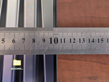 Bardzo wąskie ramki boczne dla mniejszych wymiarów