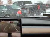 Tesla Model Y automatycznie parkuje na śniegu (zdjęcie: Space Cat/X)