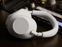 Sony powróciło do składanej formy swoich najnowszych słuchawek z serii WH-1000X. (Źródło obrazu: Sony)