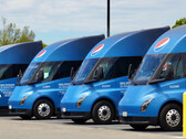 Tesla Semis w Megachargers (zdjęcie: Pepsi)
