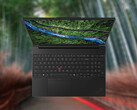 W obudowie o wadze poniżej 2 kg model ThinkPad P16s Gen 5 mieści bogate wyposażenie sprzętowe.