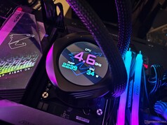 Aorus Waterforce X II 360: Wyświetlacz LCD pompy