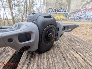 Tryb jednoobiektywowy - kamera skierowana do przodu