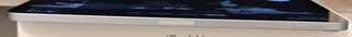 Góra: stacja dokująca dla Apple Pencil, przełącznik głośności