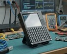 RootBoard: Nowe urządzenie przenośne oparte na platformie Raspberry Pi z systemem „ Raspberry ”