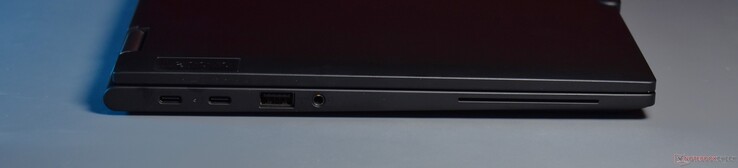 po lewej: 2x Thunderbolt 4, USB A 3.2 Gen 1, 3,5 mm audio, czytnik kart inteligentnych